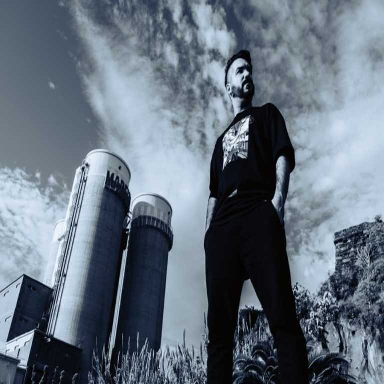 Alejandro Lopes – Alone With You